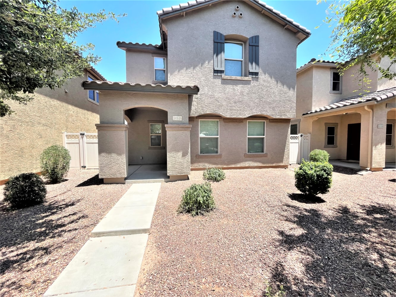 952 S Hawk Ln Gilbert, AZ 85296 photo 2