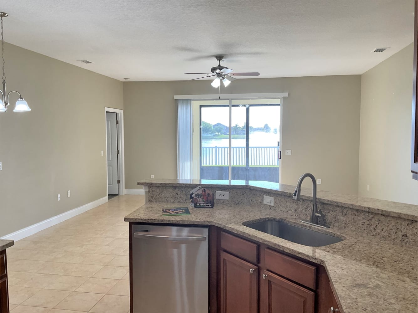 3263 Hawthorne Ave photo 4