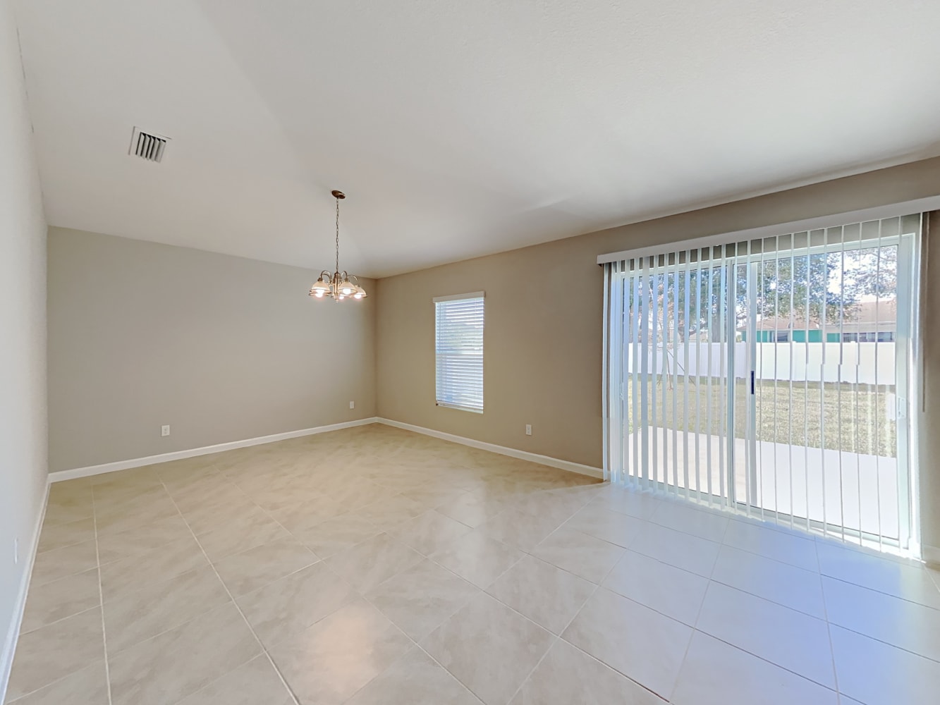 150 SW Milburn Cir photo 4