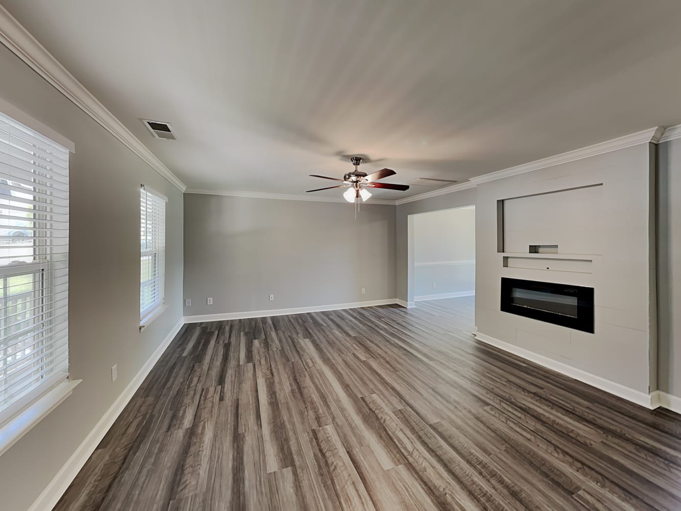 410 Queens Dr SW photo 5