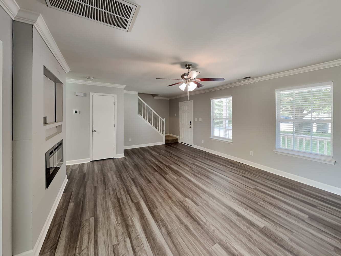 410 Queens Dr SW photo 4