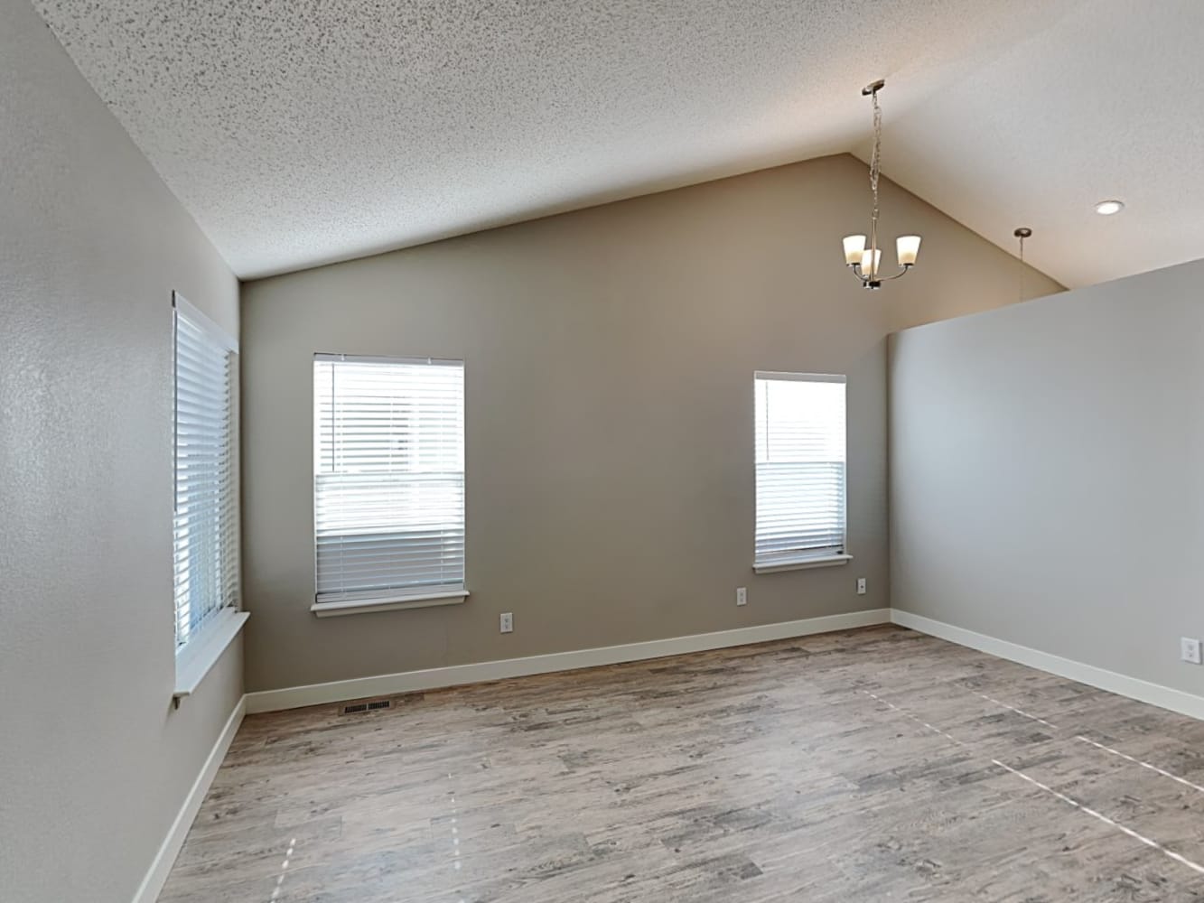 624 Blackmore Pl photo 5
