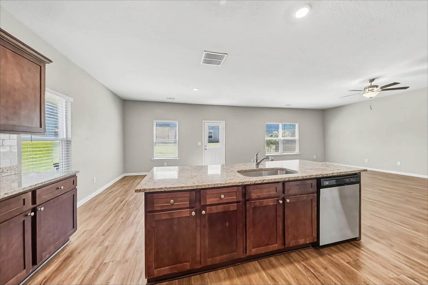 407 Vermeer Ct photo 4