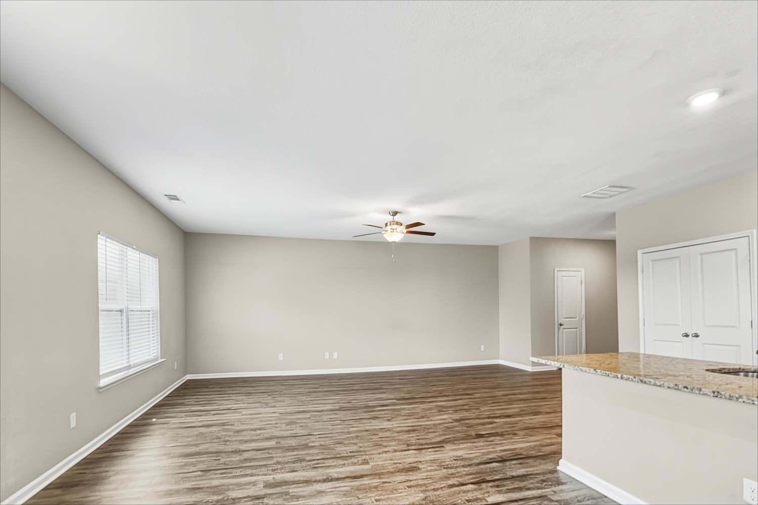 439 Vermeer Ct photo 5