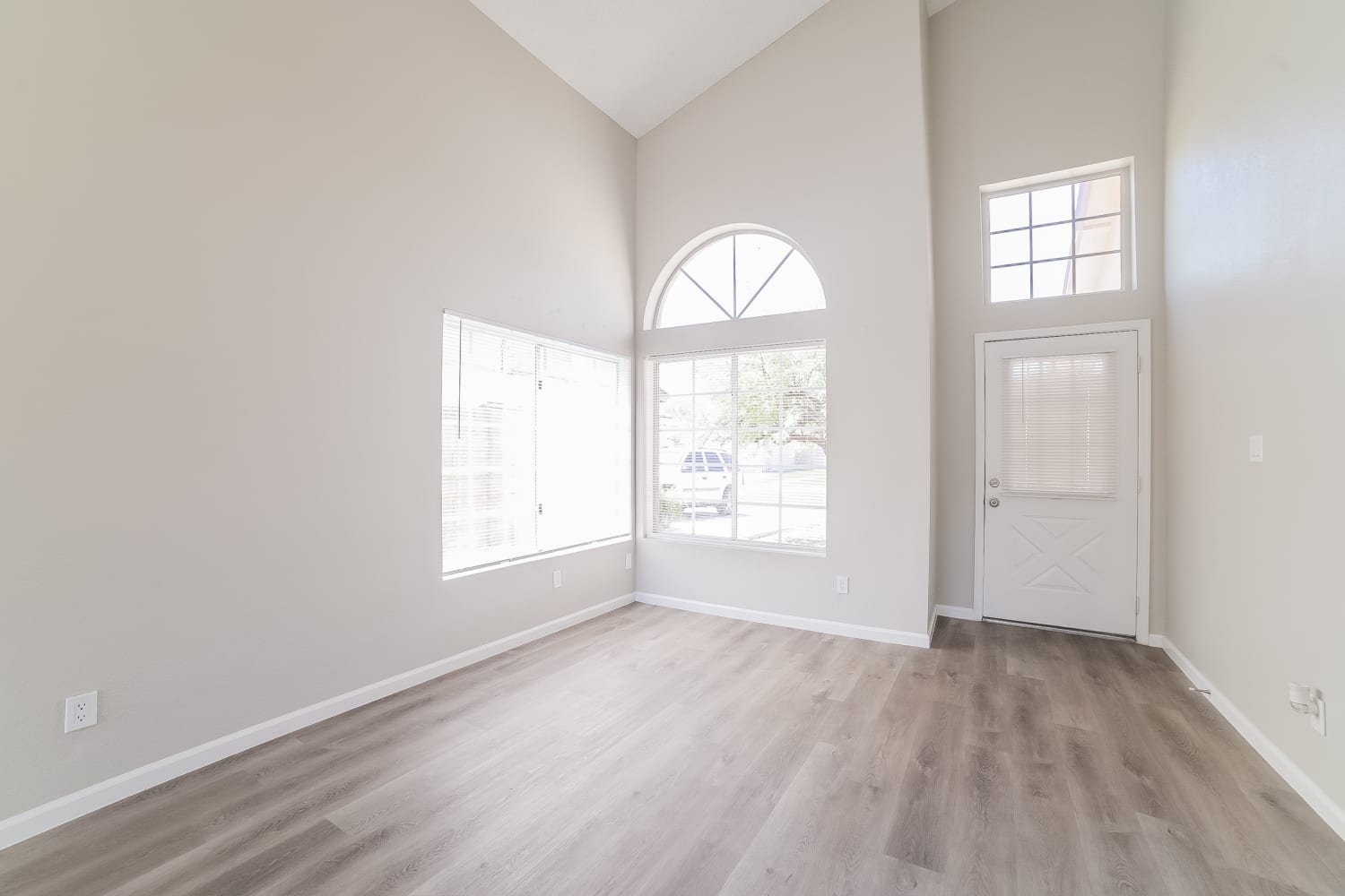 3711 W Camino Real Glendale, AZ 85310 photo 2