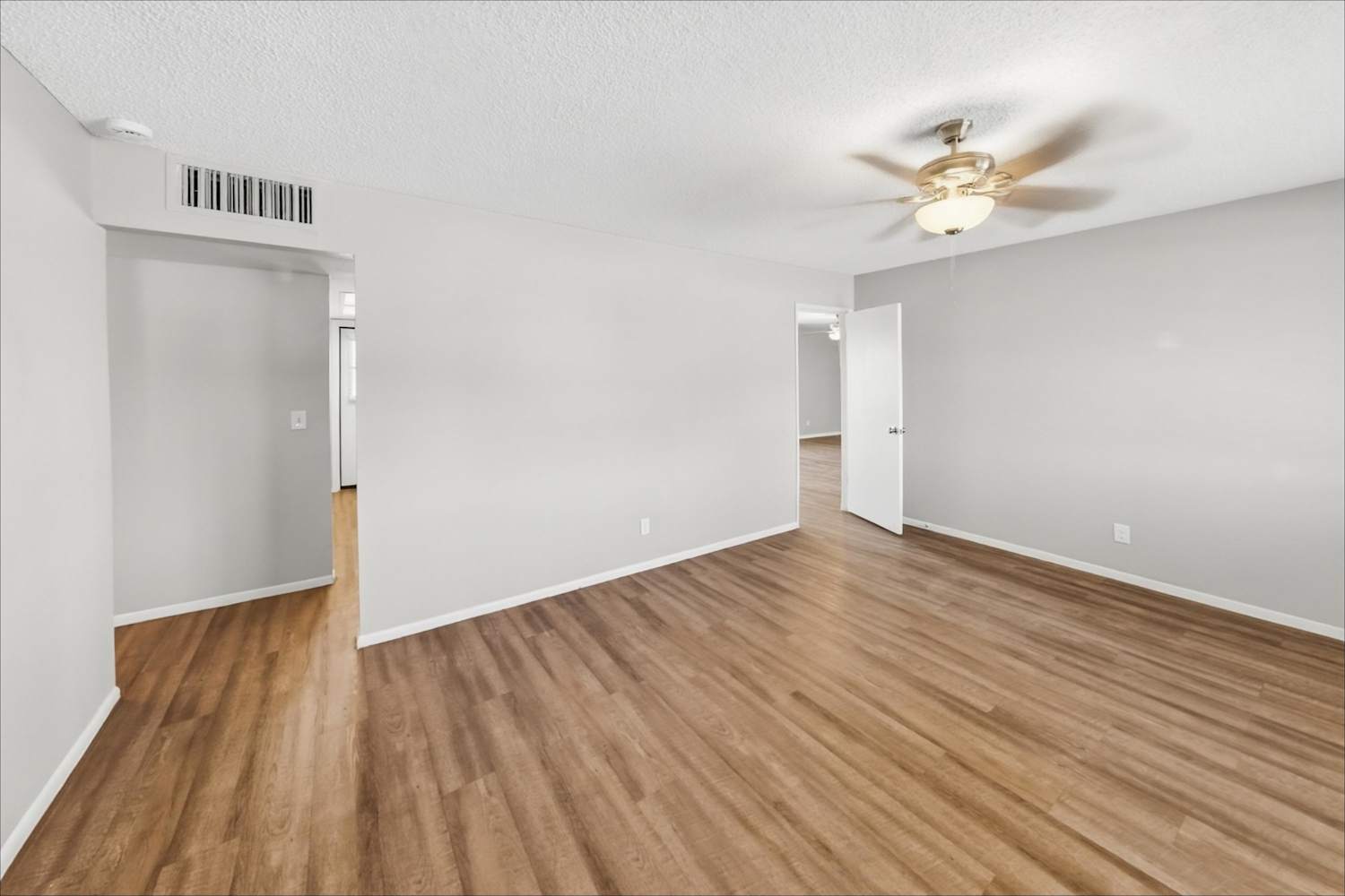 3321 W Laurel Ln photo 5