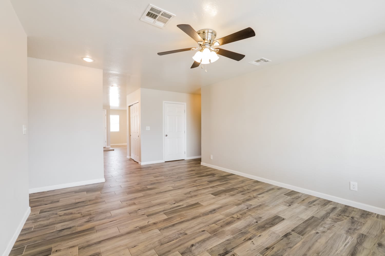 816 E Mountain View Rd Phoenix, AZ 85020 photo 5