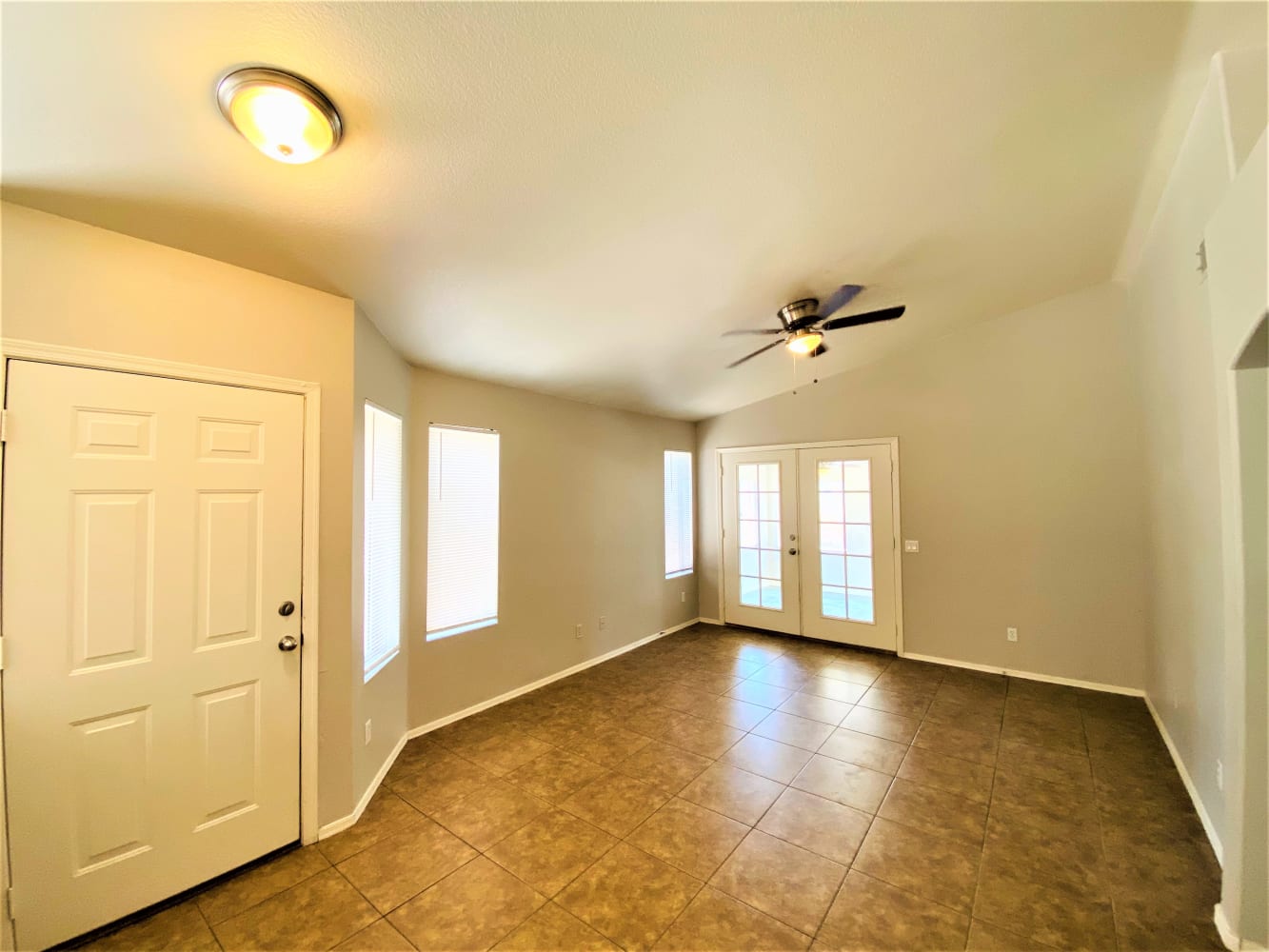 4607 W Laredo St photo 3