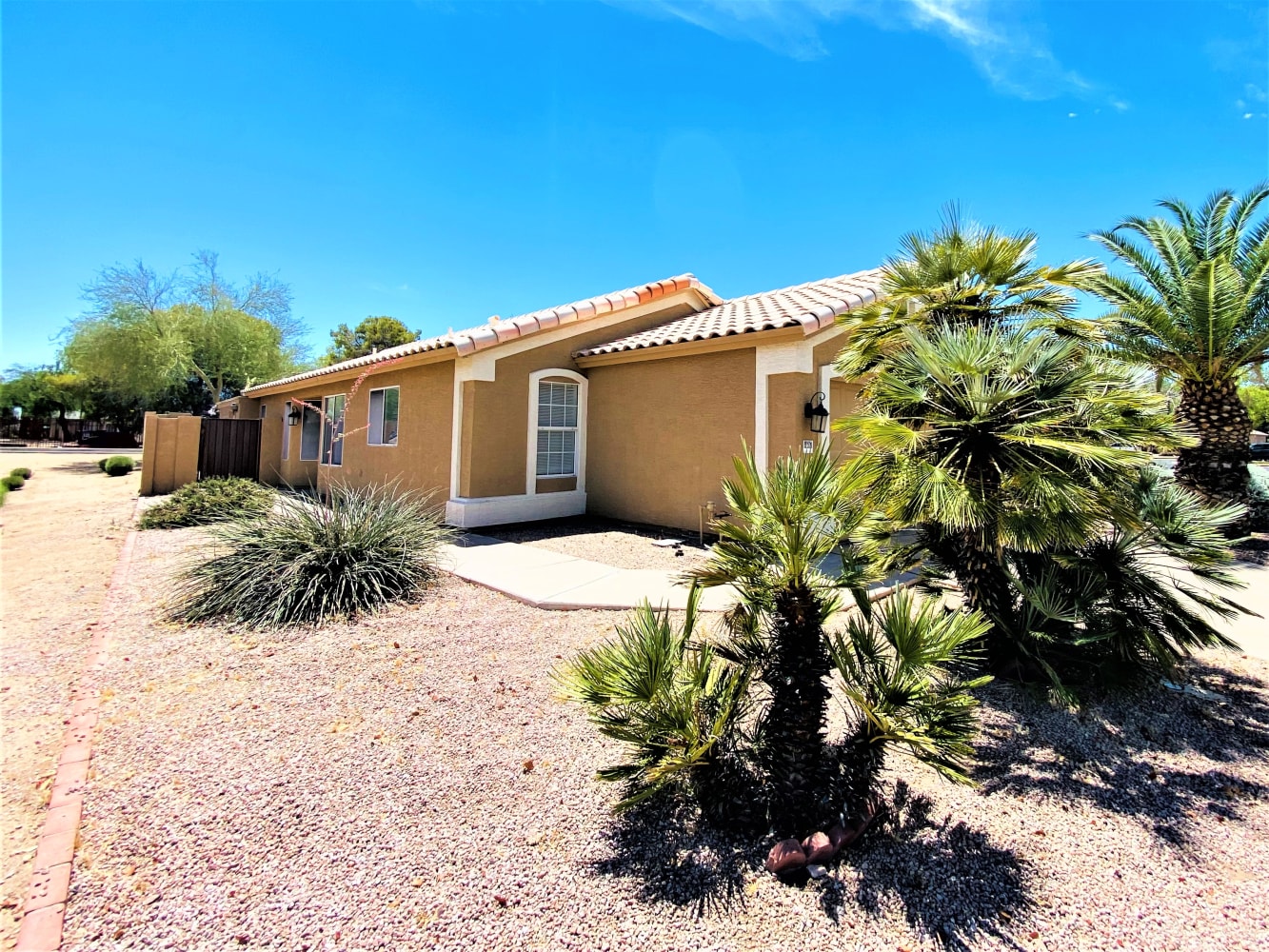 4607 W Laredo St photo 2
