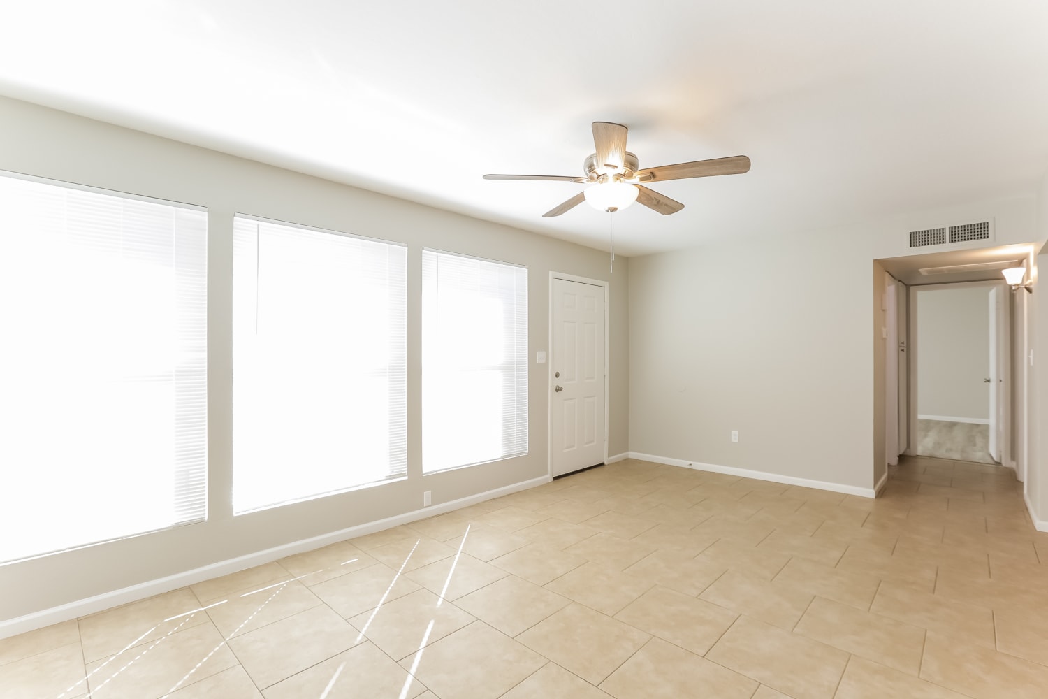 436 W La Jolla Drive photo 3