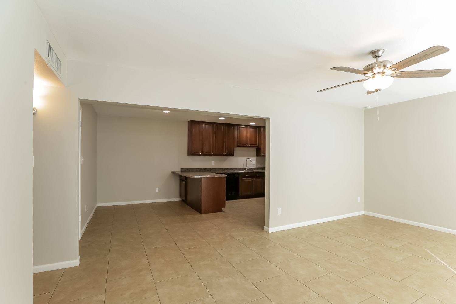 436 W La Jolla Drive photo 4