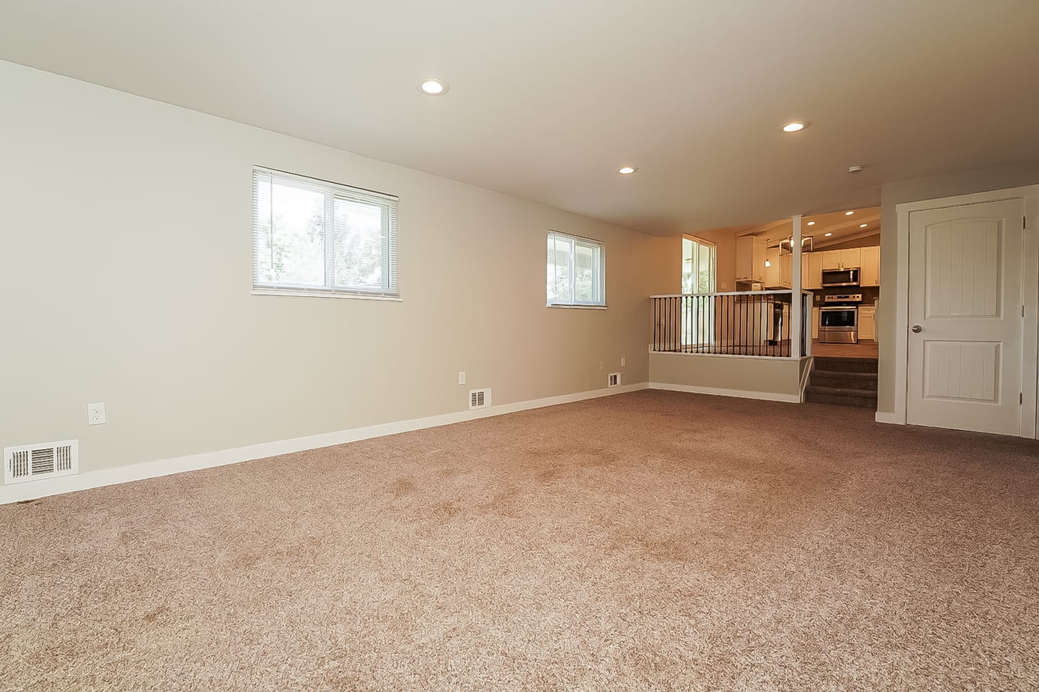 856 S 9Th Avenue photo 3