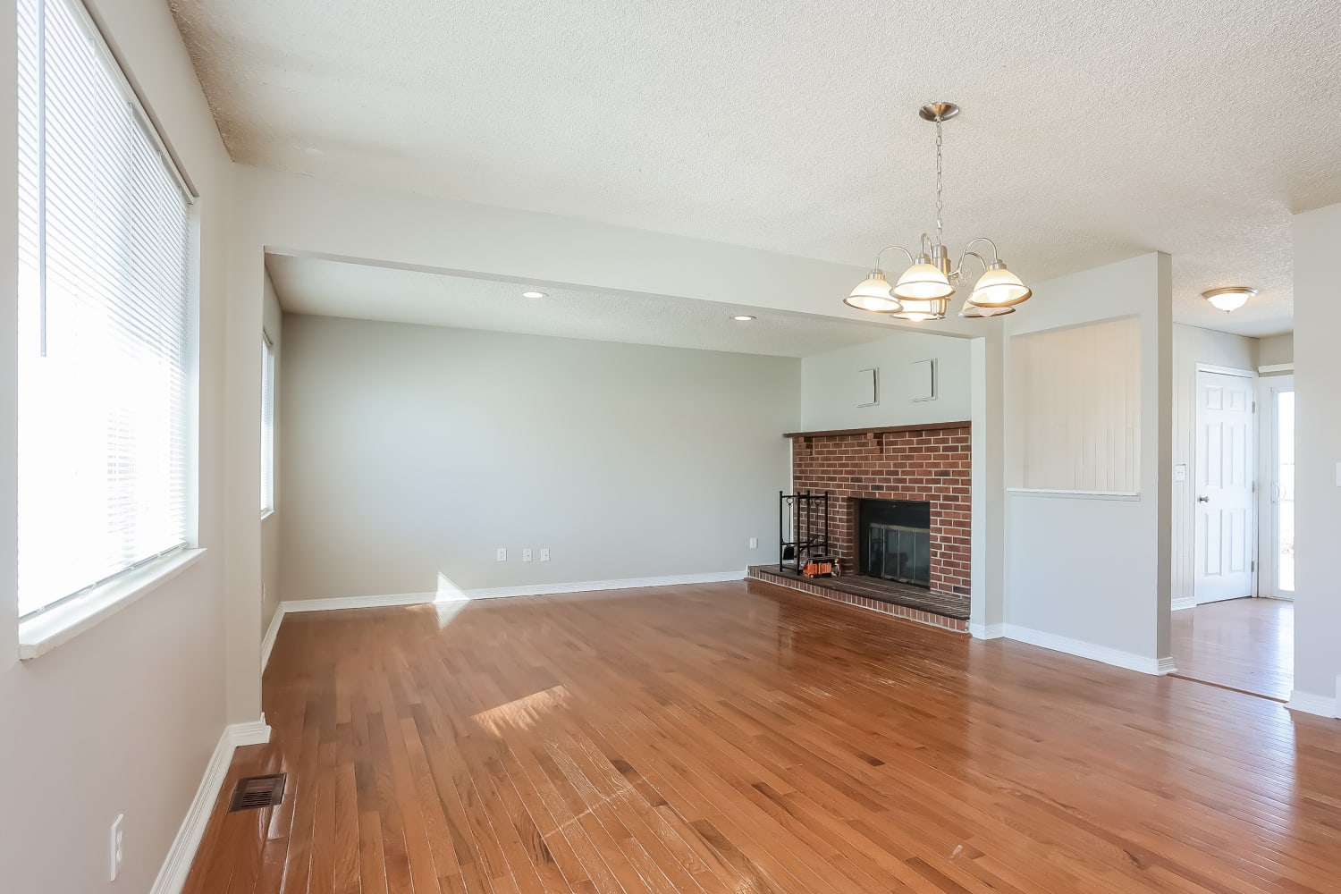 920 S Waco Way photo 4