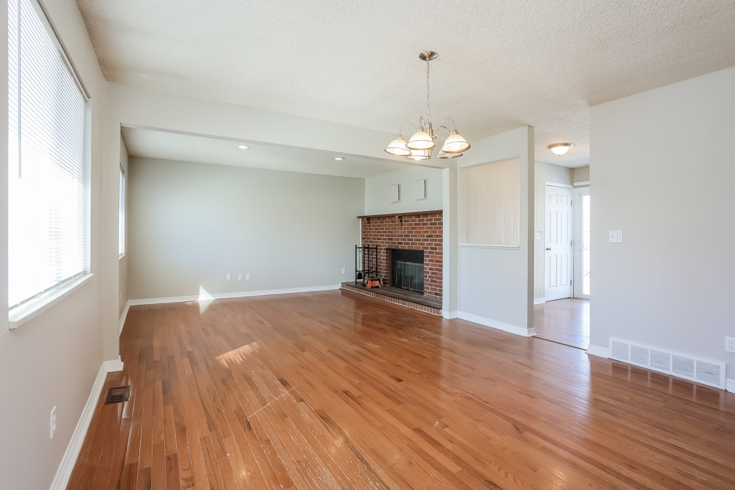 920 S Waco Way photo 2