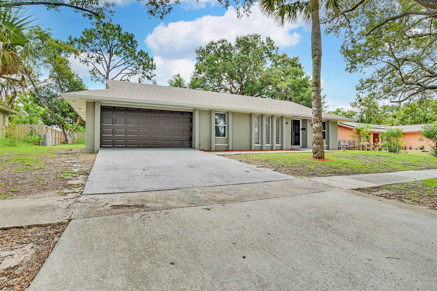 2041 Dunsford Dr photo 2