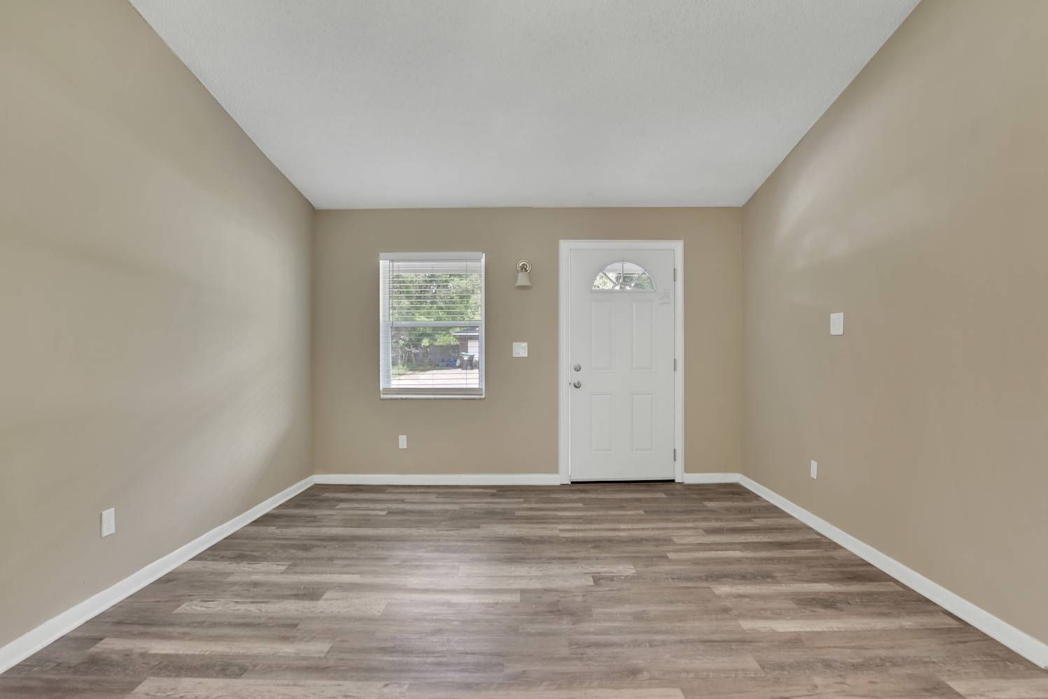 243 Crabtree Ave photo 5