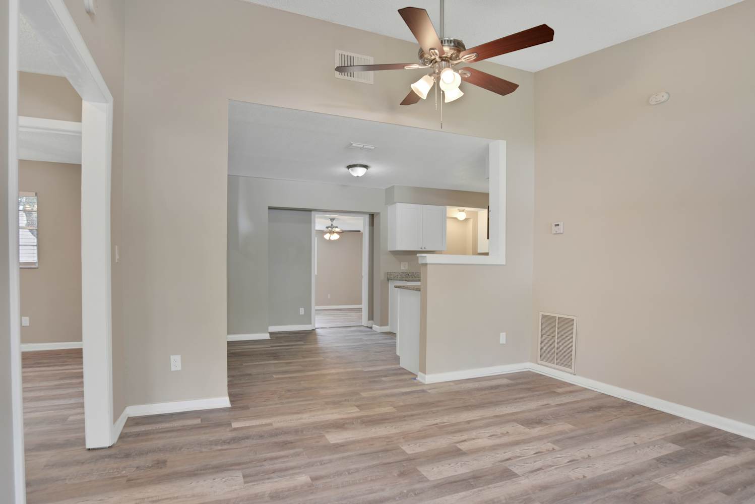 243 Crabtree Ave photo 4