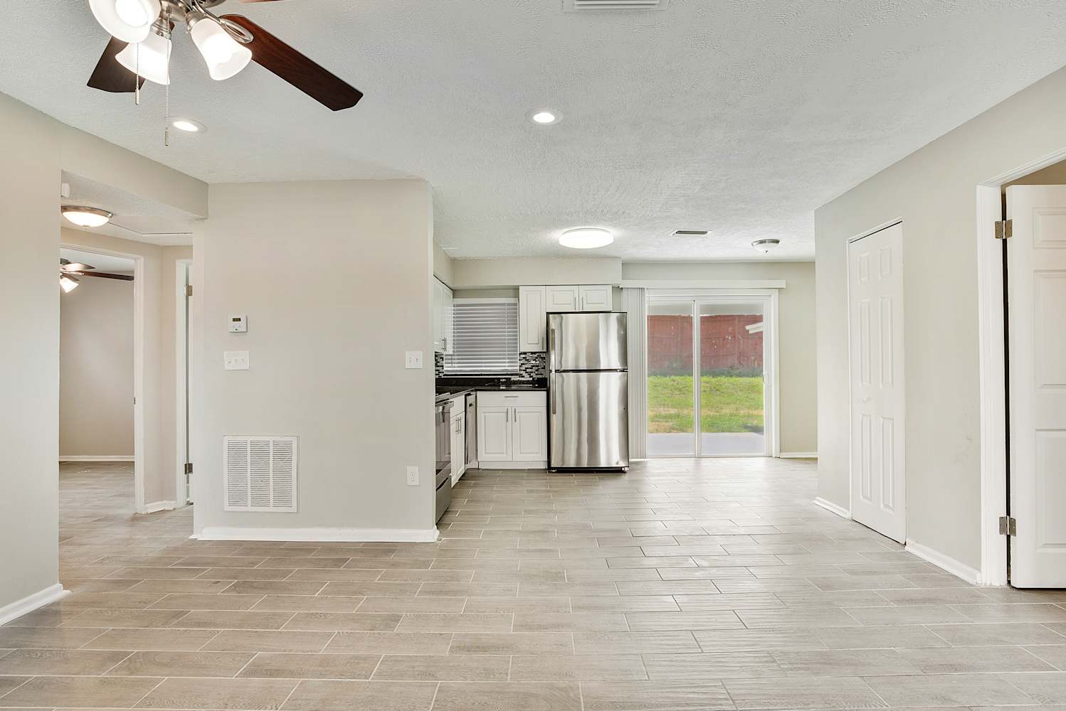 3401 Paris Pl photo 3
