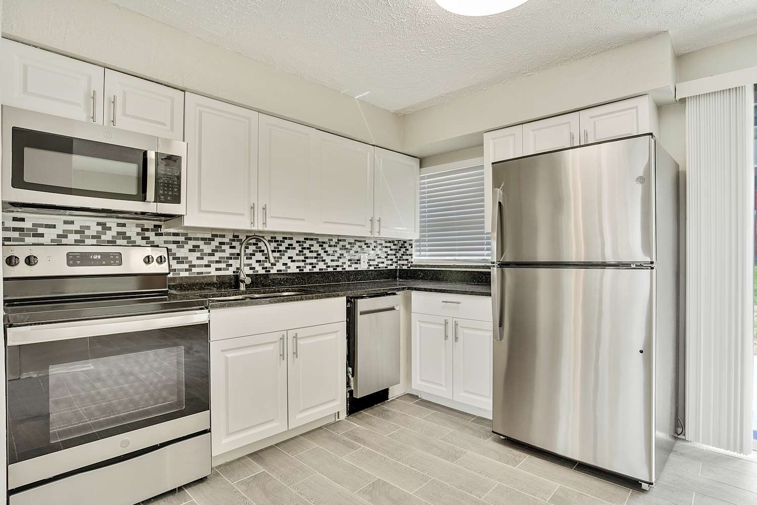 3401 Paris Pl photo 4