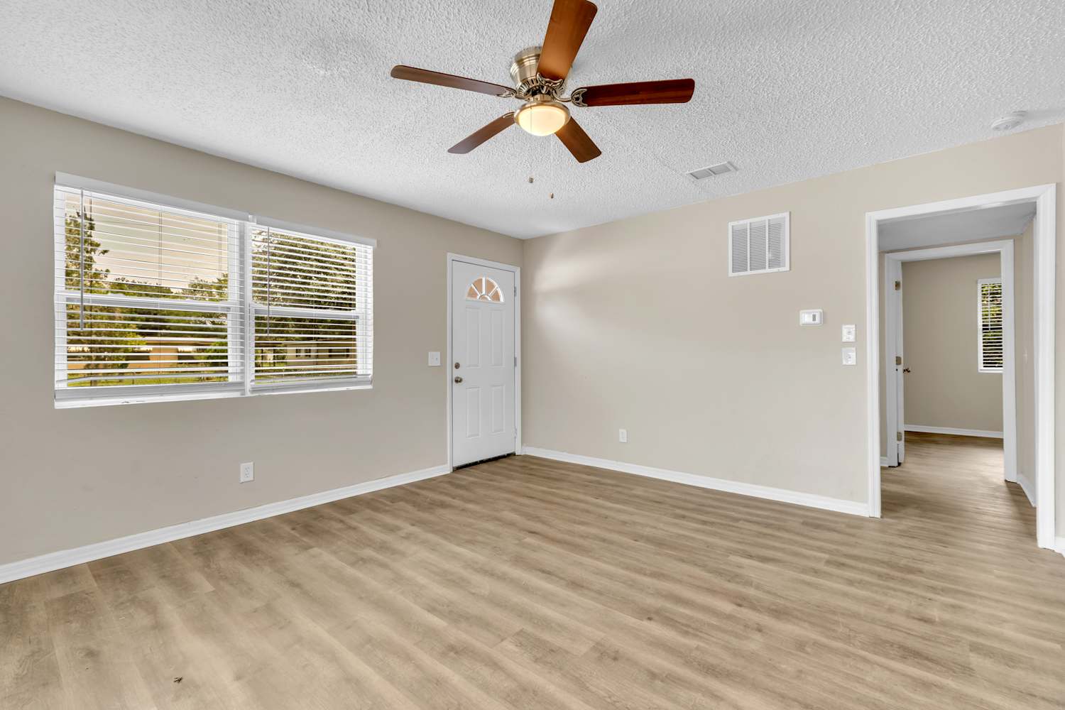 4646 Effingham Rd photo 2