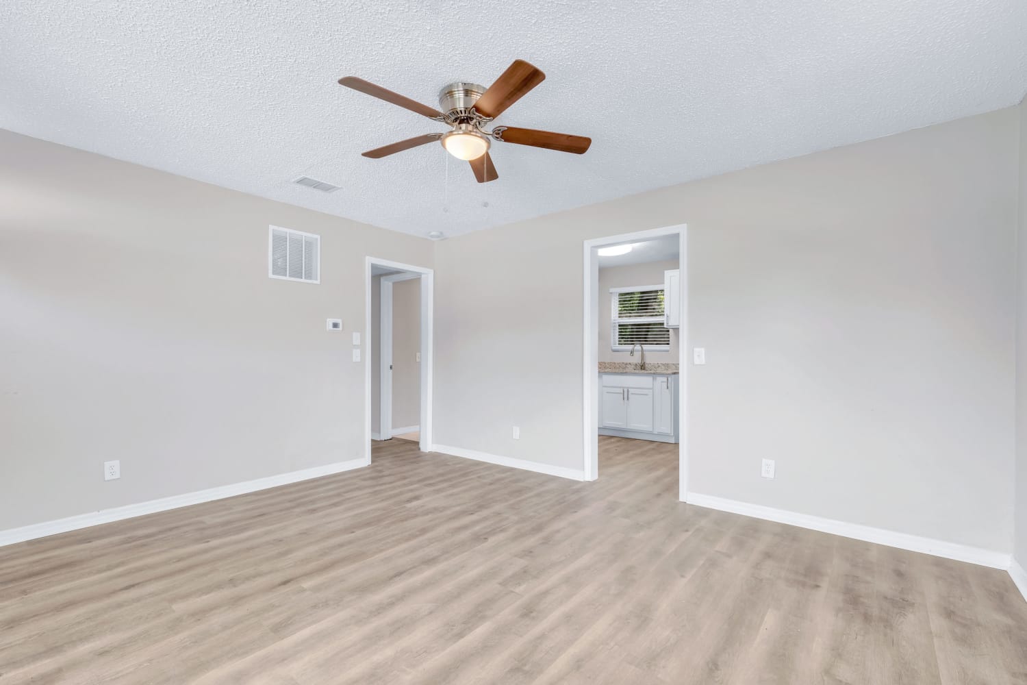 4646 Effingham Rd photo 5