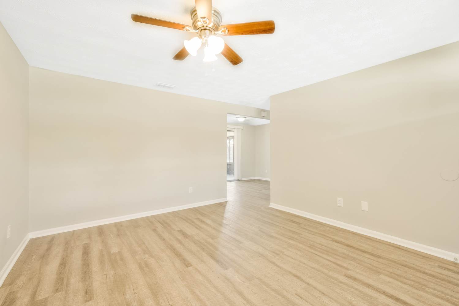 4238 Sabine Dr photo 3