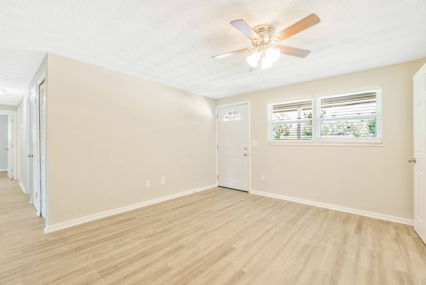 4238 Sabine Dr photo 4