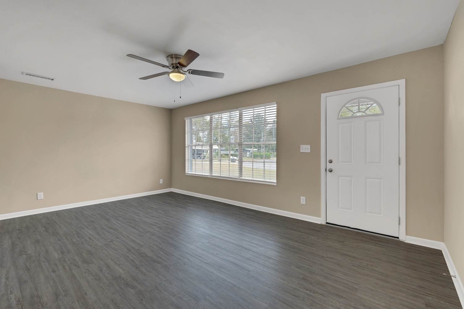 1650 Cezanne Dr W photo 3