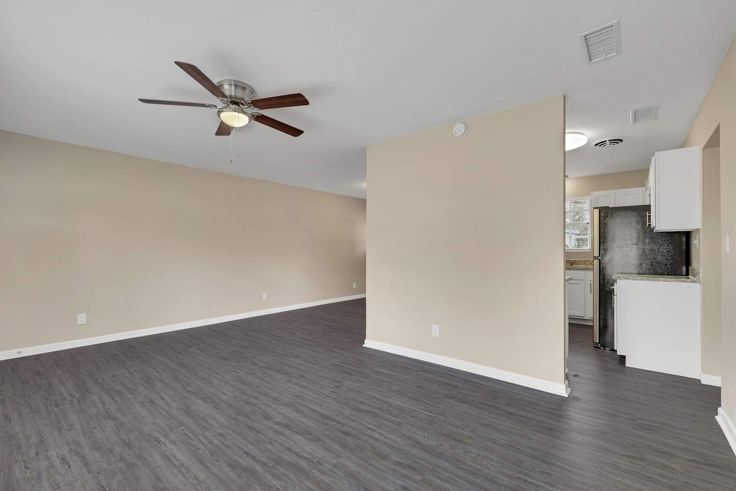 1650 Cezanne Dr W photo 5