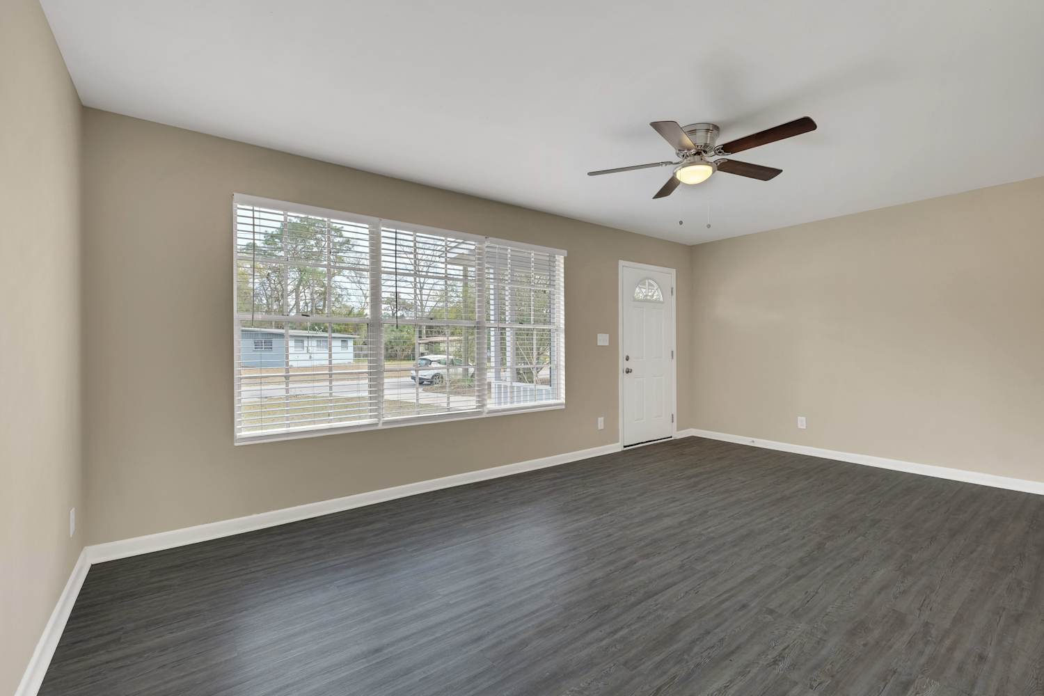 1650 Cezanne Dr W photo 4