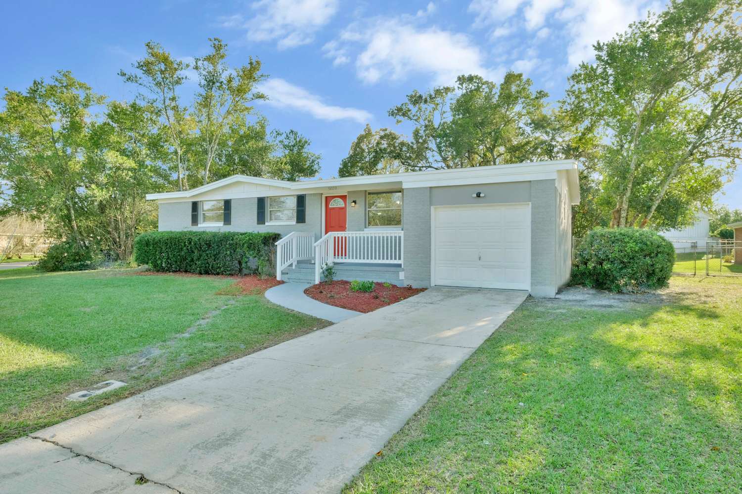 5020 Chivalry Dr photo 4