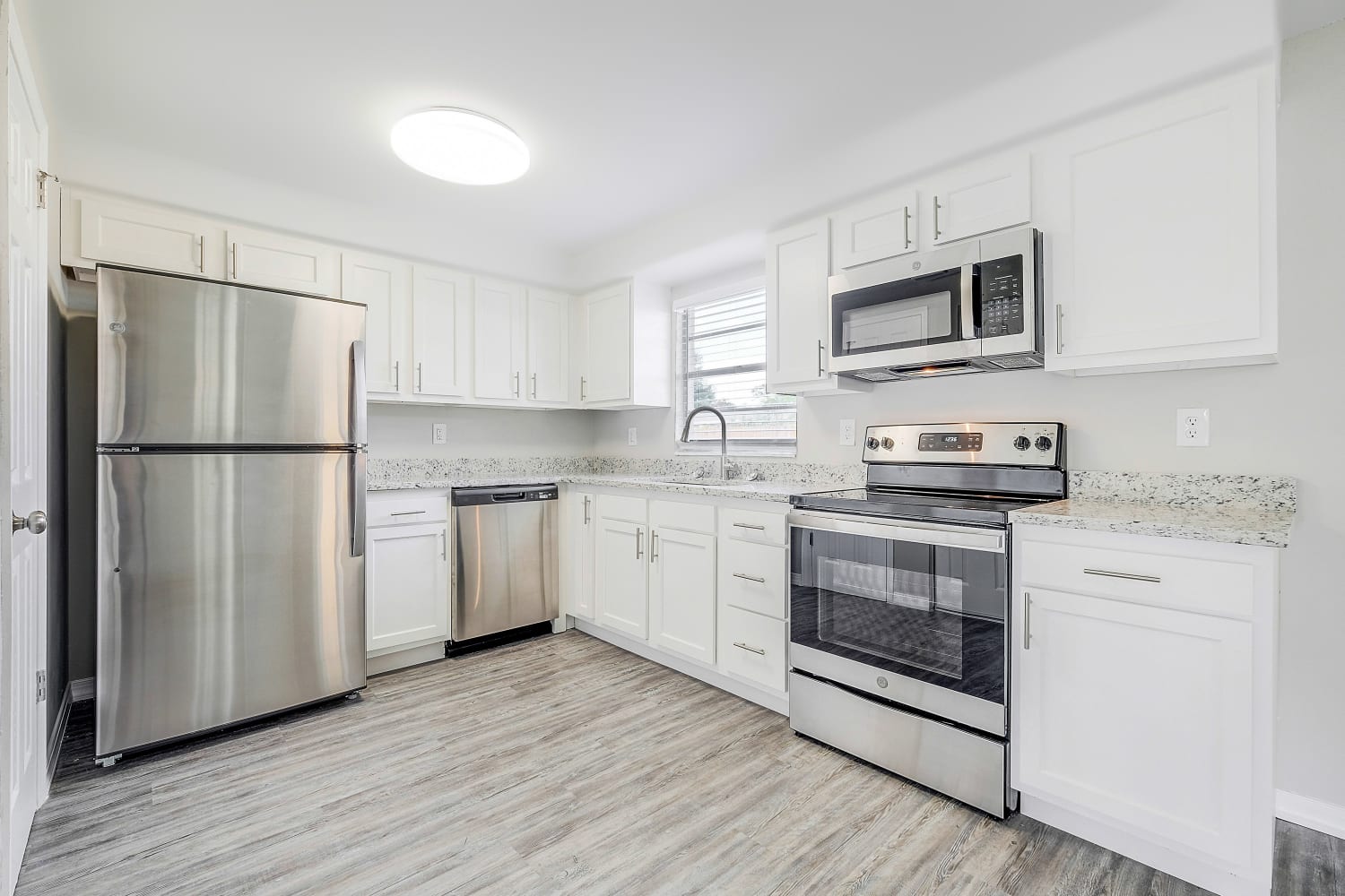 8127 Kenwood Dr N photo 5