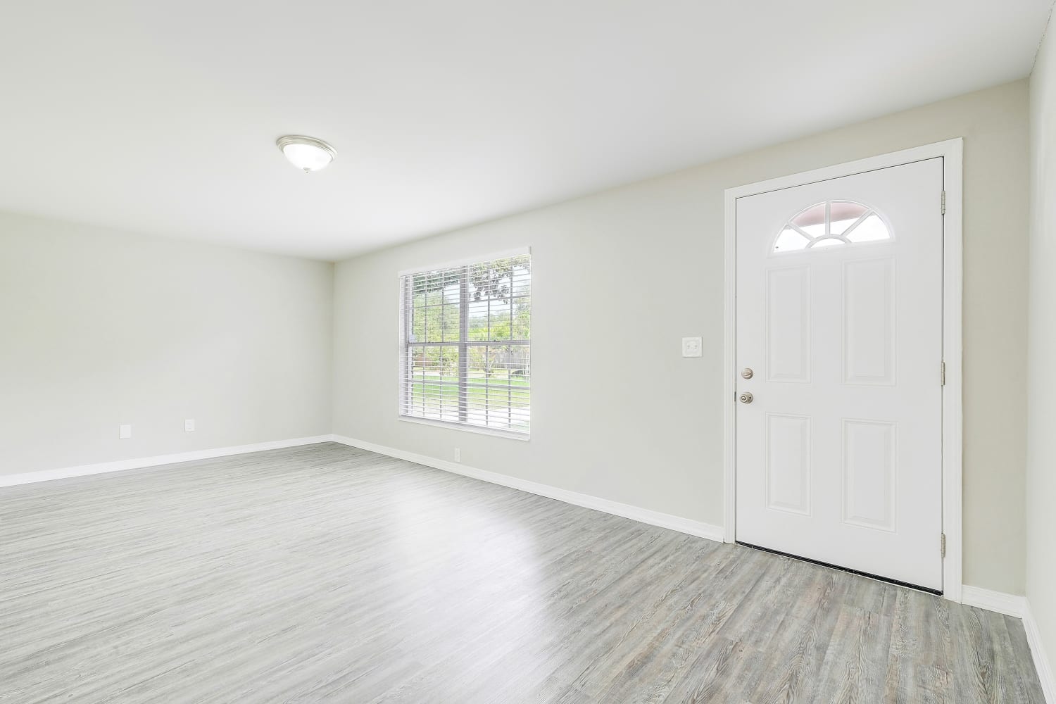 8127 Kenwood Dr N photo 2