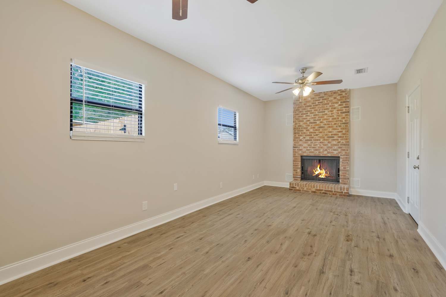 6585 Larne Ave photo 4