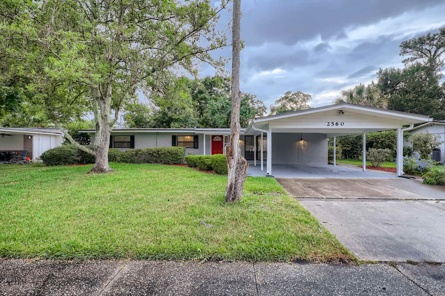 2560 Eastill Dr photo 2