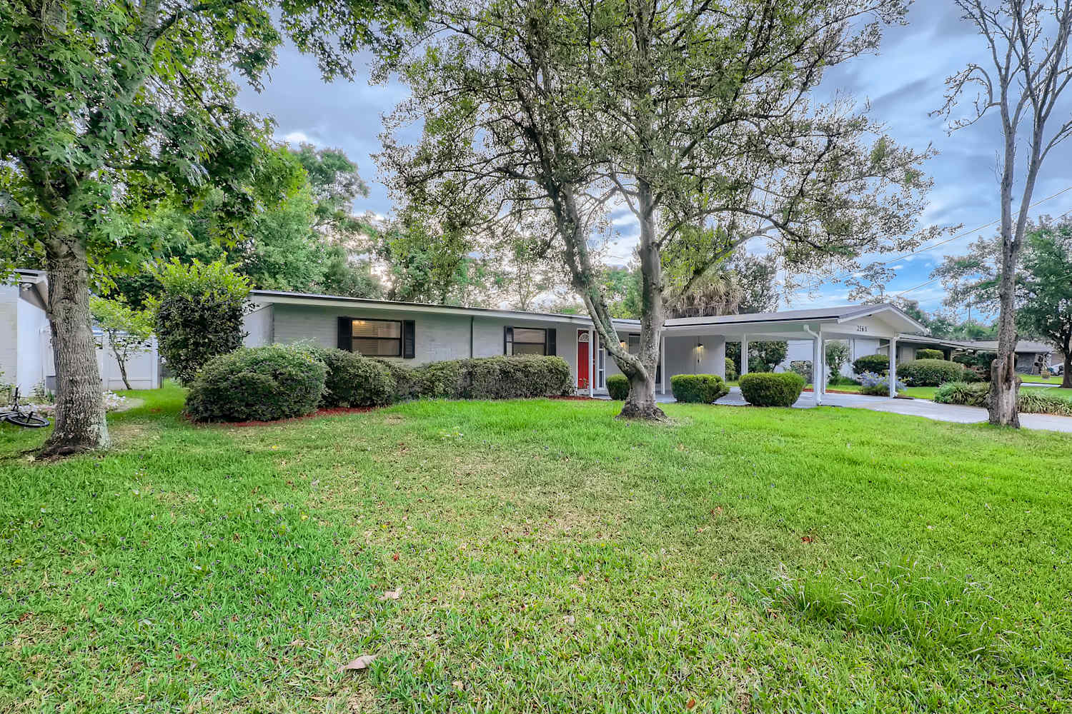 2560 Eastill Dr photo 3
