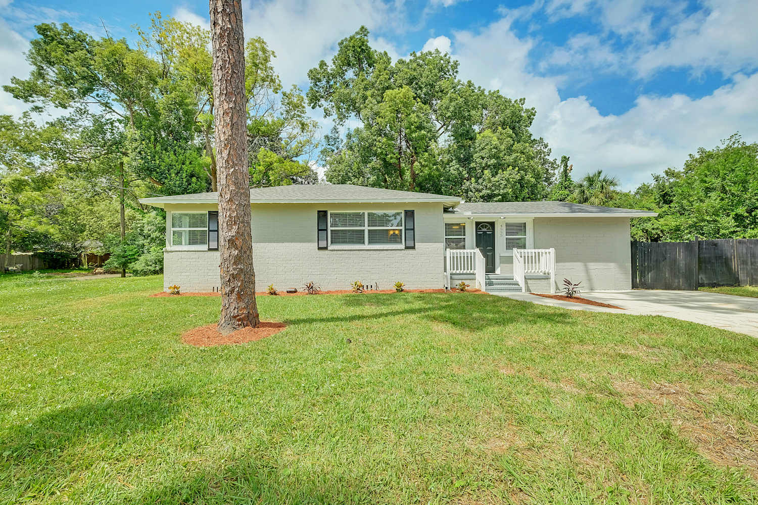 4595 Colonial Ave photo 2