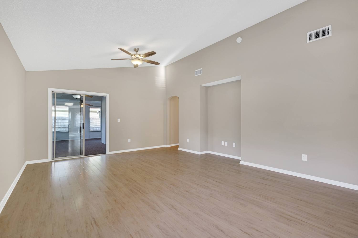 8089 Beaver Creek Dr photo 5