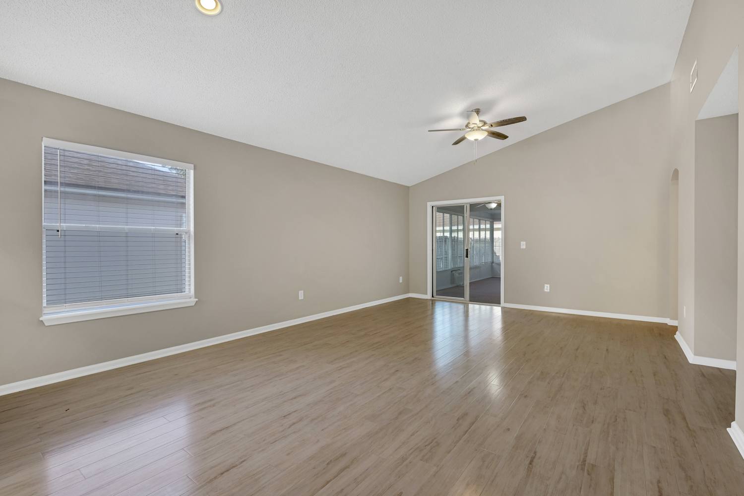 8089 Beaver Creek Dr photo 4