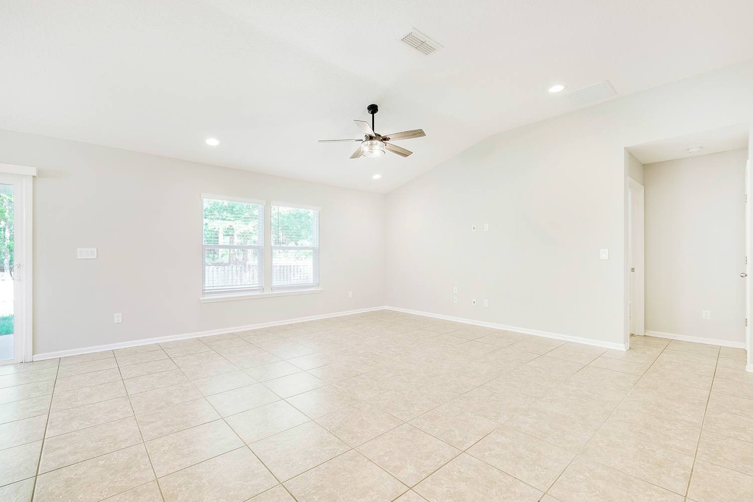 1348 Nochaway Dr photo 3