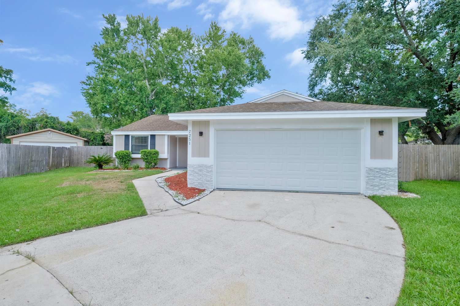 7251 Eagles Perch Ct photo 3