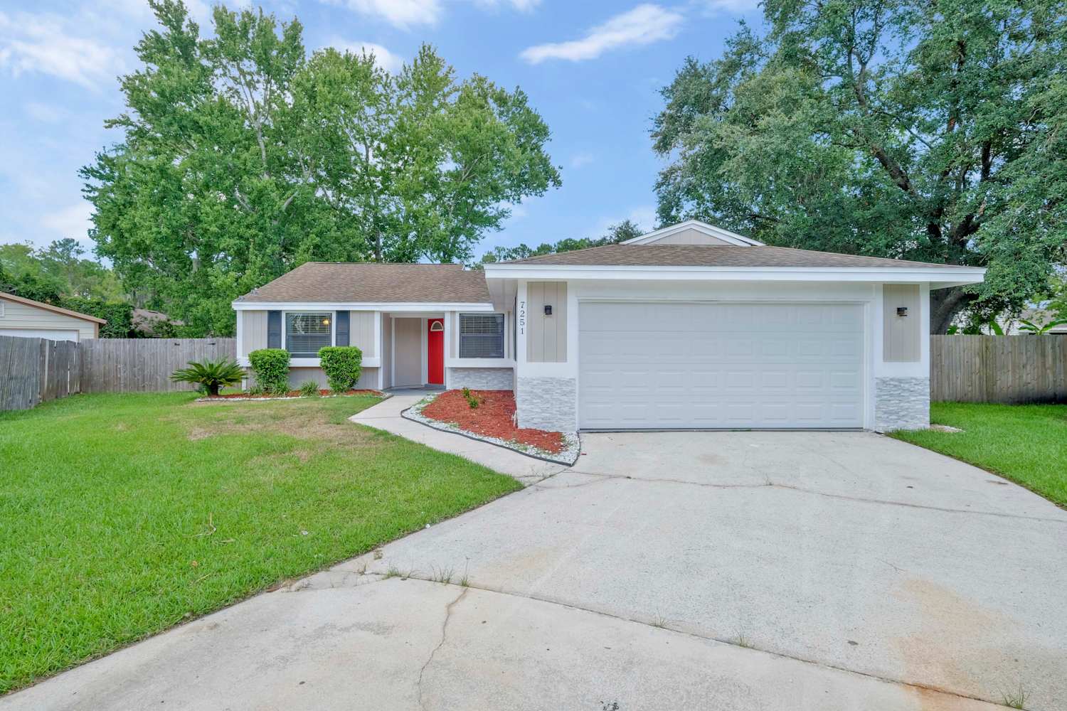 7251 Eagles Perch Ct photo 2