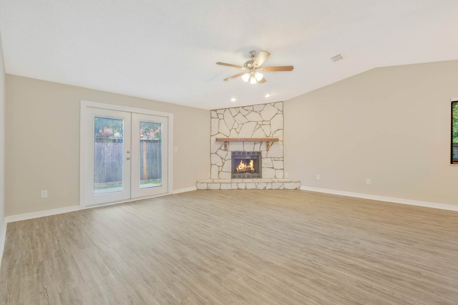 7251 Eagles Perch Ct photo 5