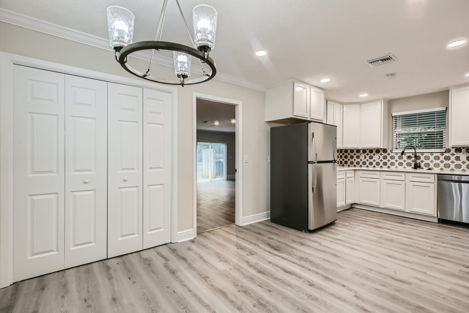11093 Mandarin Station Dr E photo 4