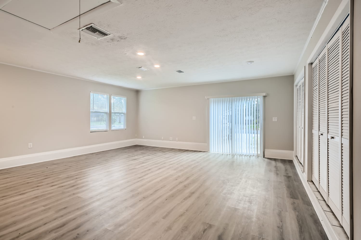 11093 Mandarin Station Dr E photo 5