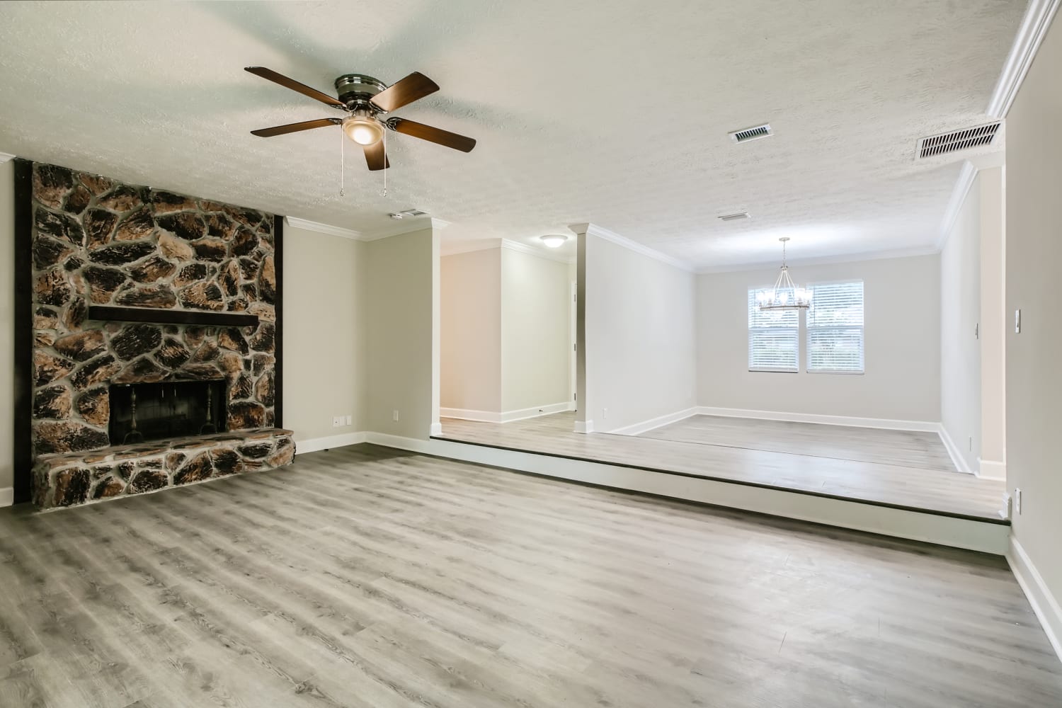11093 Mandarin Station Dr E photo 2