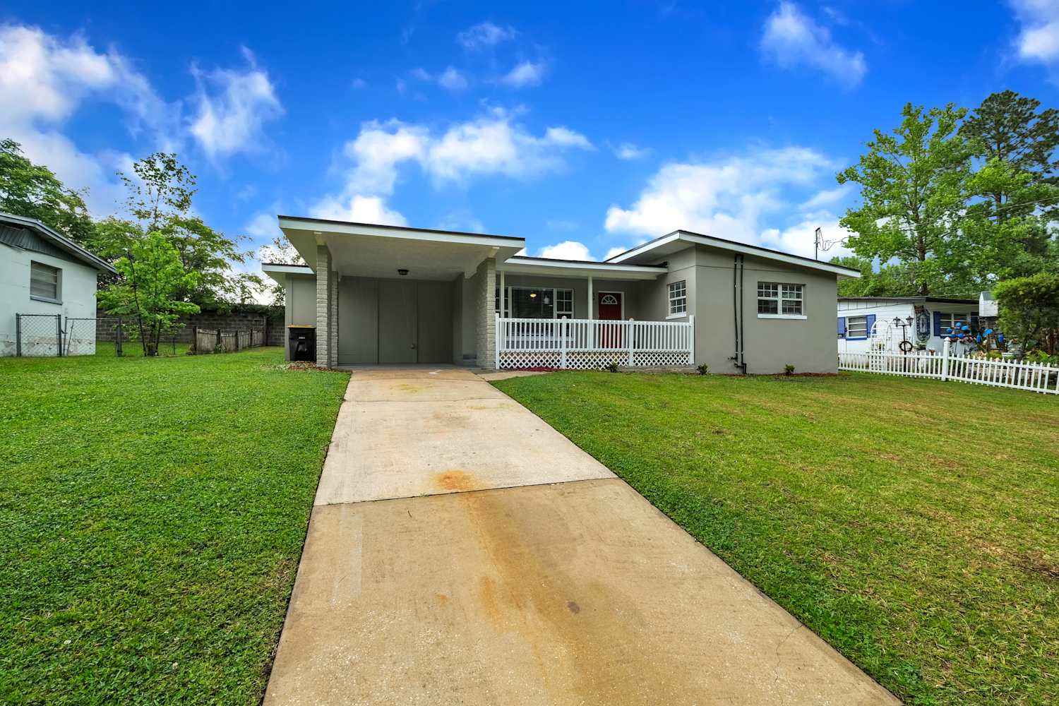 8061 Delaroche Dr photo 3