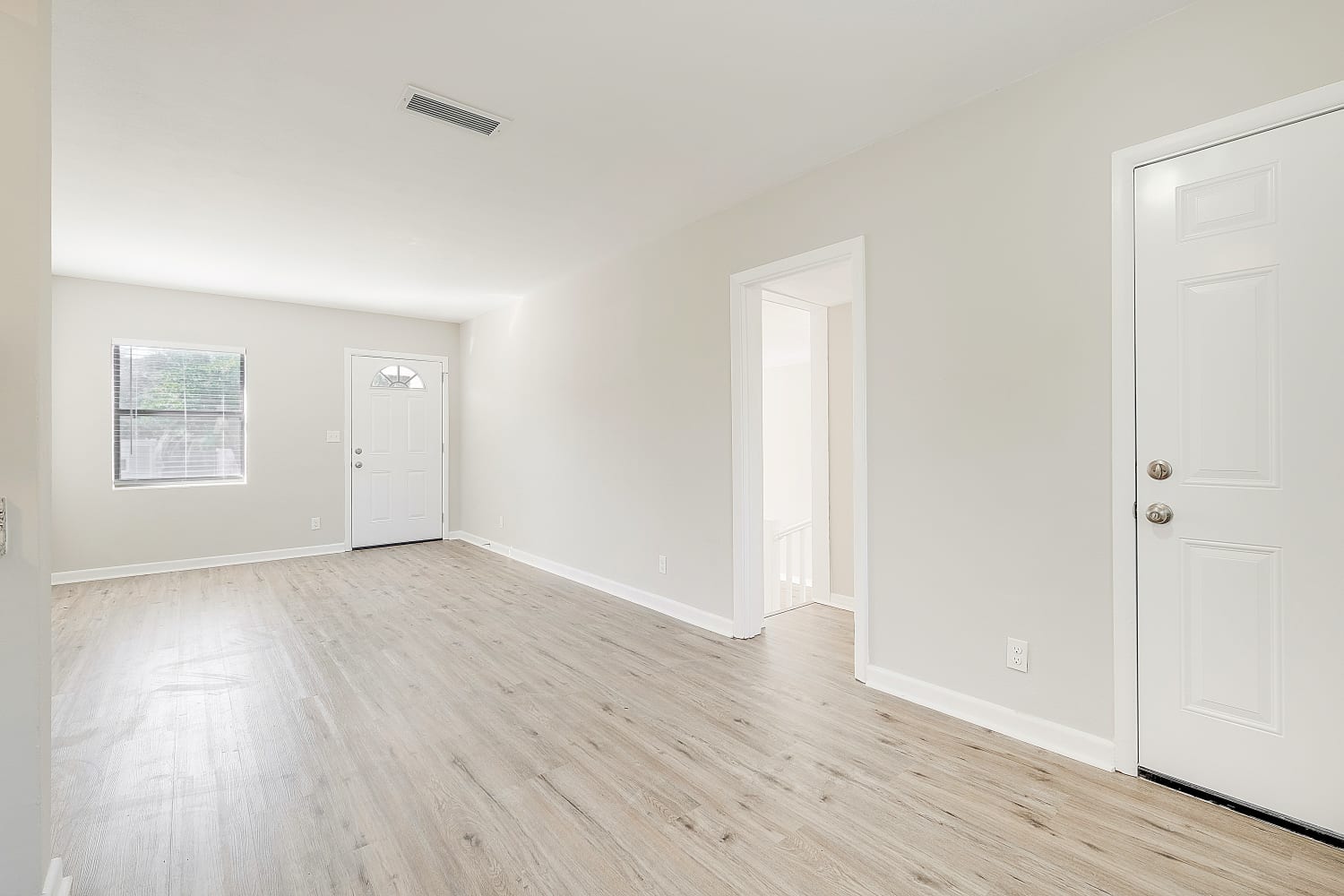4025 Loys Dr photo 3