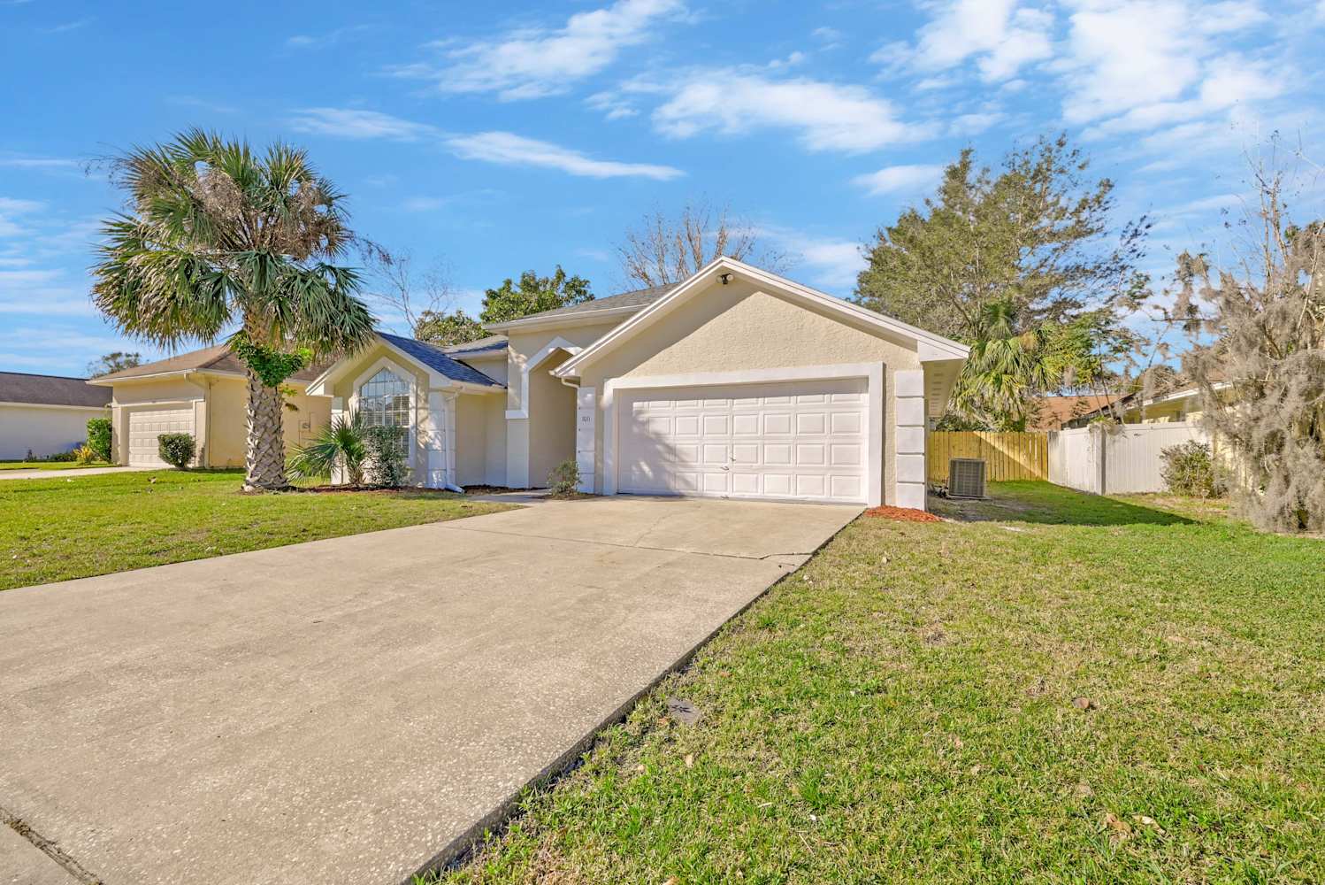 1011 Corkwood Dr photo 2
