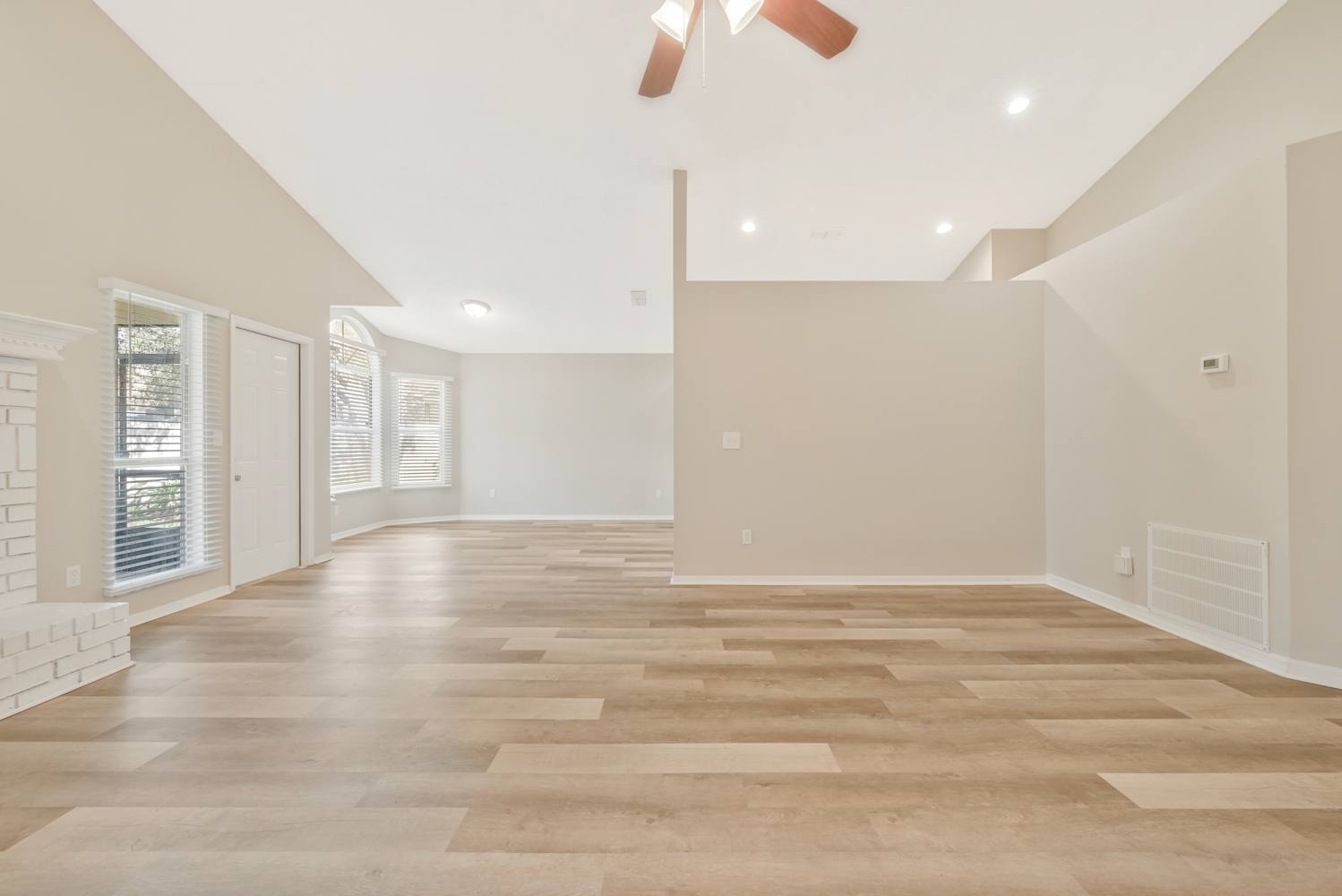 1011 Corkwood Dr photo 4